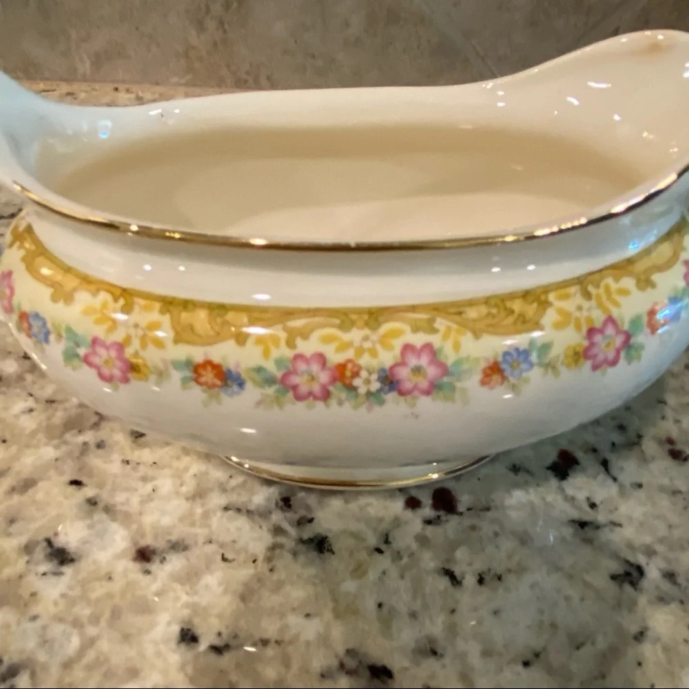 Eggshell Nautilus Gravy Boat - Picture 12 of 14